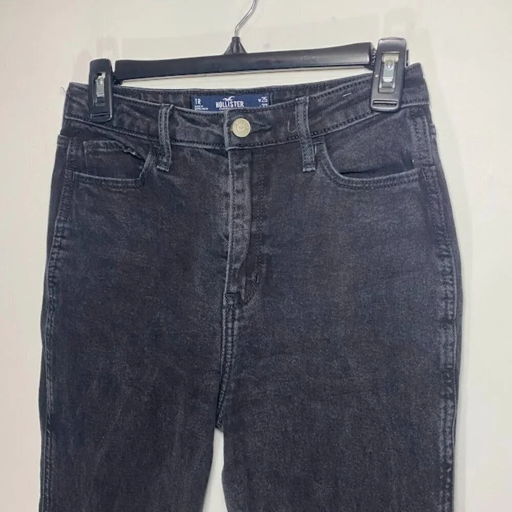 Hollister Ultra High-Rise Mom Jean Black
